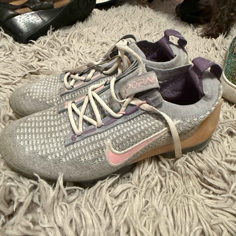 Girls Nike vapor max sneaker